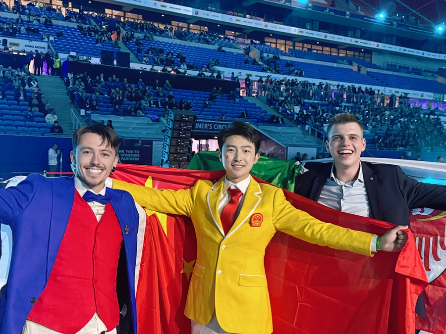 鹽城技師學院選手趙智俊摘取世賽金牌 電氣項目中國選手實現三連冠